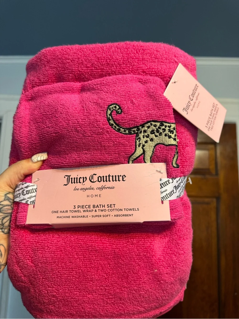 Juicy Couture Bright Pink 3-Piece Bath Set with Leopard Embroidery